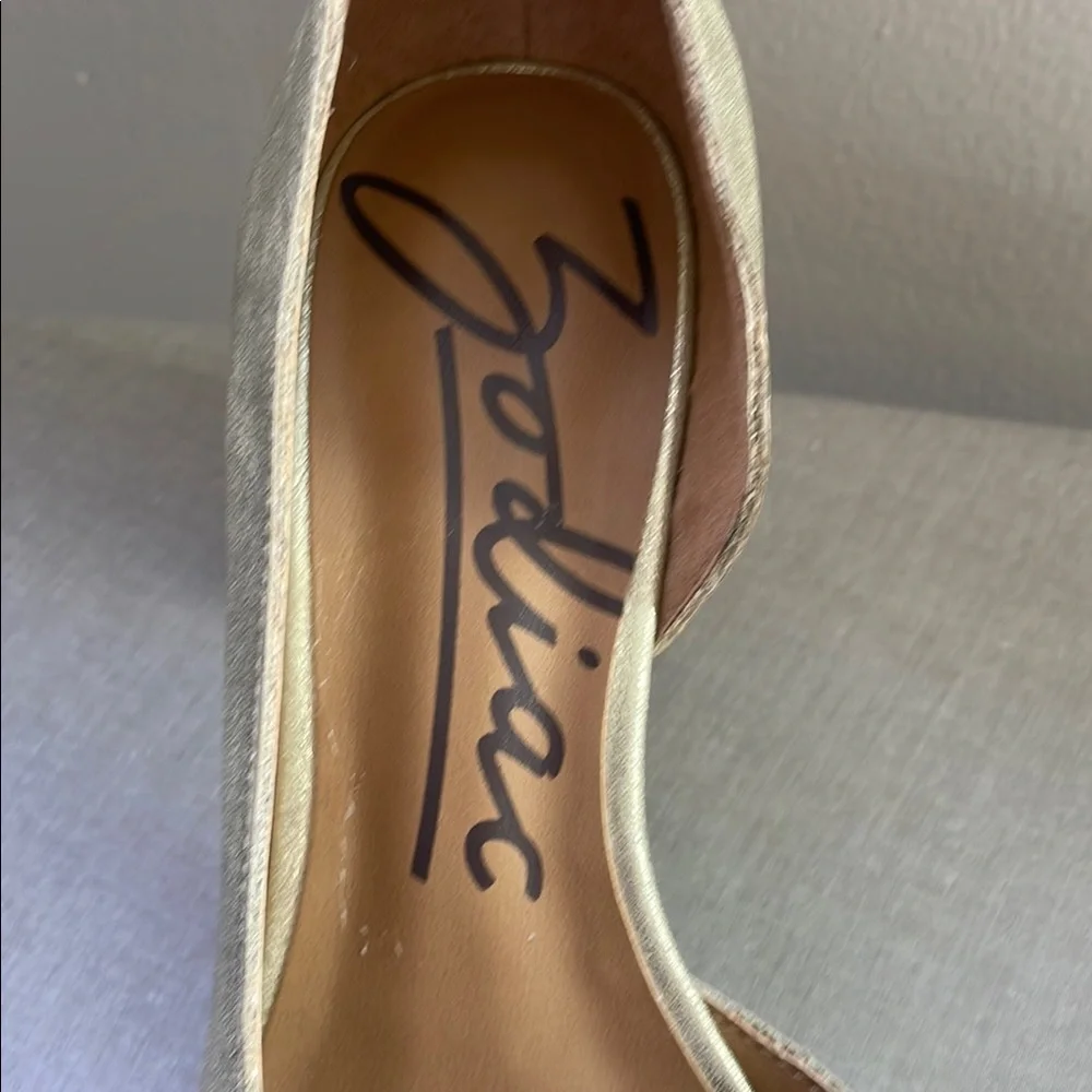 NWT Zodiac Gracie Gold Metallic Heel Pumps Size 7 - Picture 10 of 11